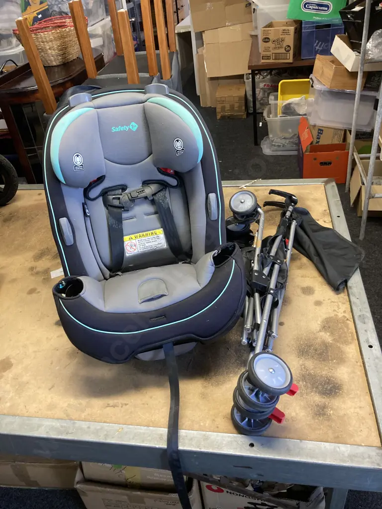 Safety 1st Childs Car Seat With Stroller Image 1++
